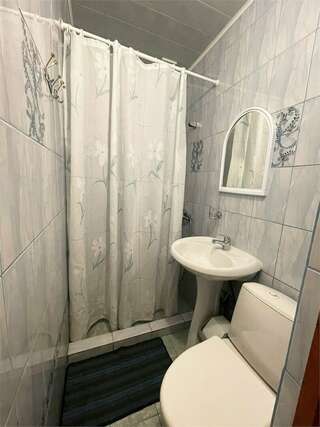 Гостевой дом Волна Адлер Стандартный двухместный номер с 1 кроватью или 2 отдельными кроватями-3