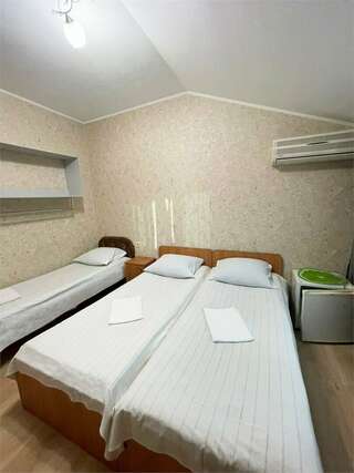 Гостевой дом Волна Адлер Стандартный двухместный номер с 1 кроватью или 2 отдельными кроватями-4