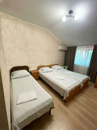 Гостевой дом Волна Адлер Стандартный двухместный номер с 1 кроватью или 2 отдельными кроватями-1